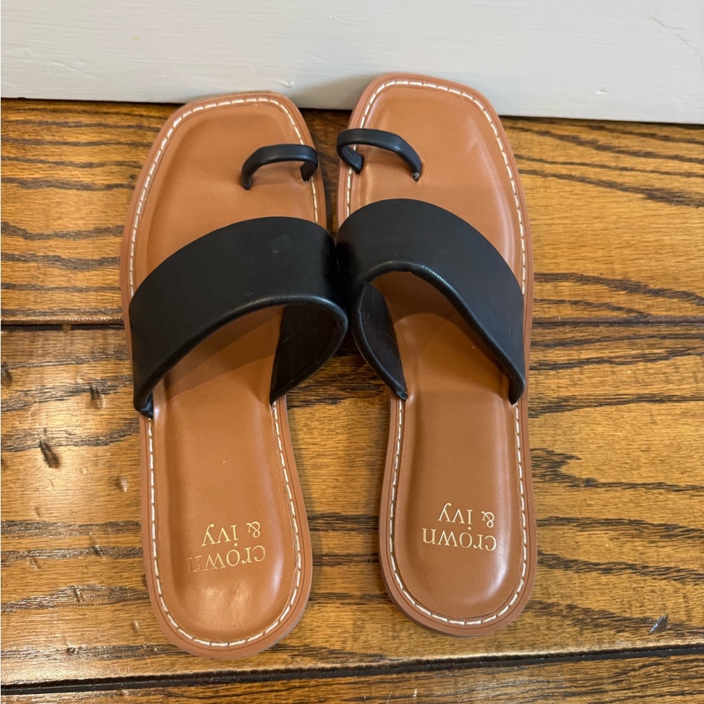 Crown & Ivy Women’s Black Sandals Size 9  LIKE NEW